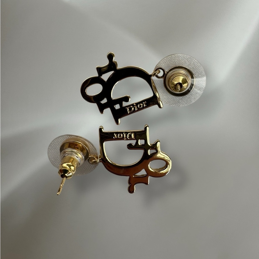 ❤️DIOR Gold Stamped Earrings - Picture 5 of 6